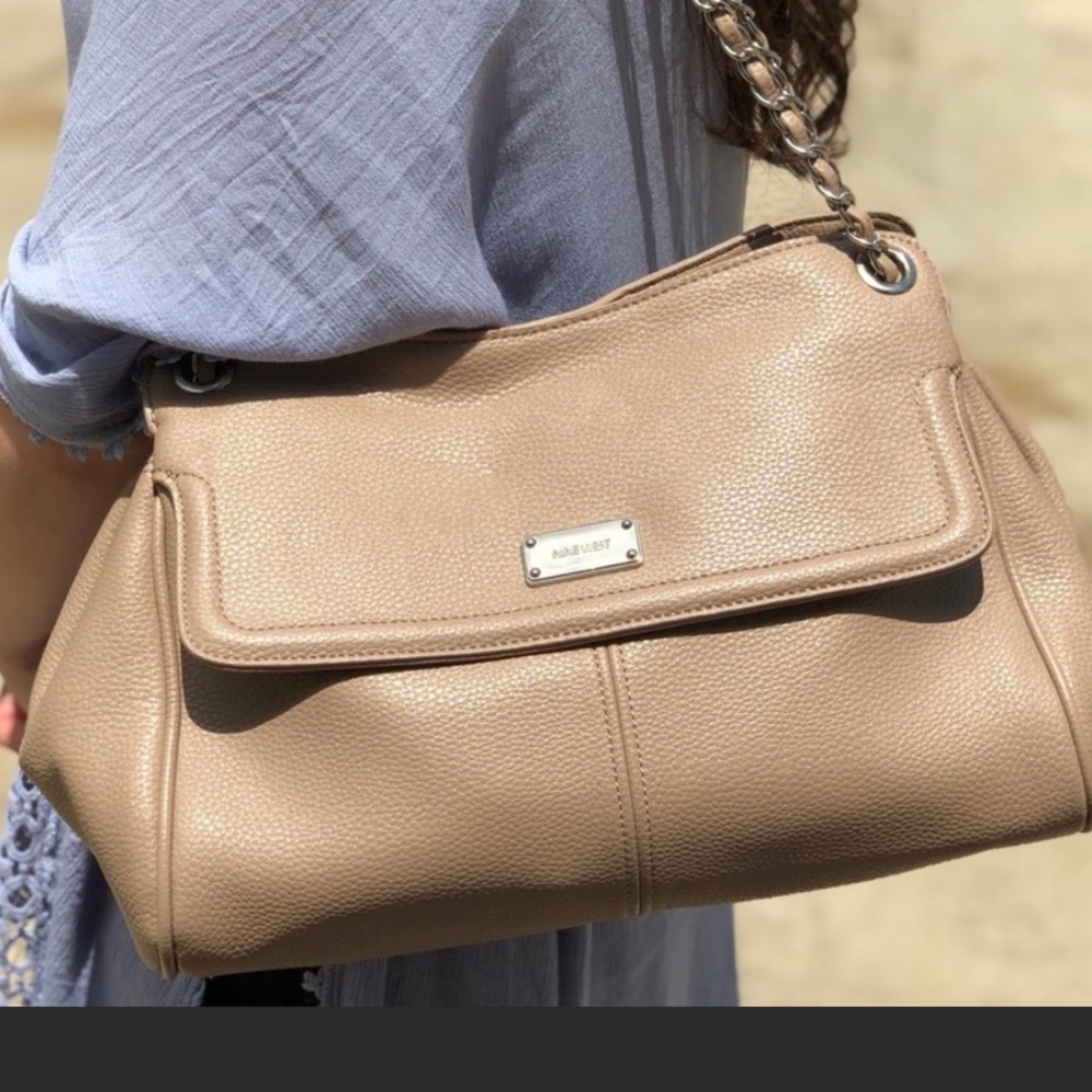 🚨SALE- send an offer!! Cute bag w/ lots of space